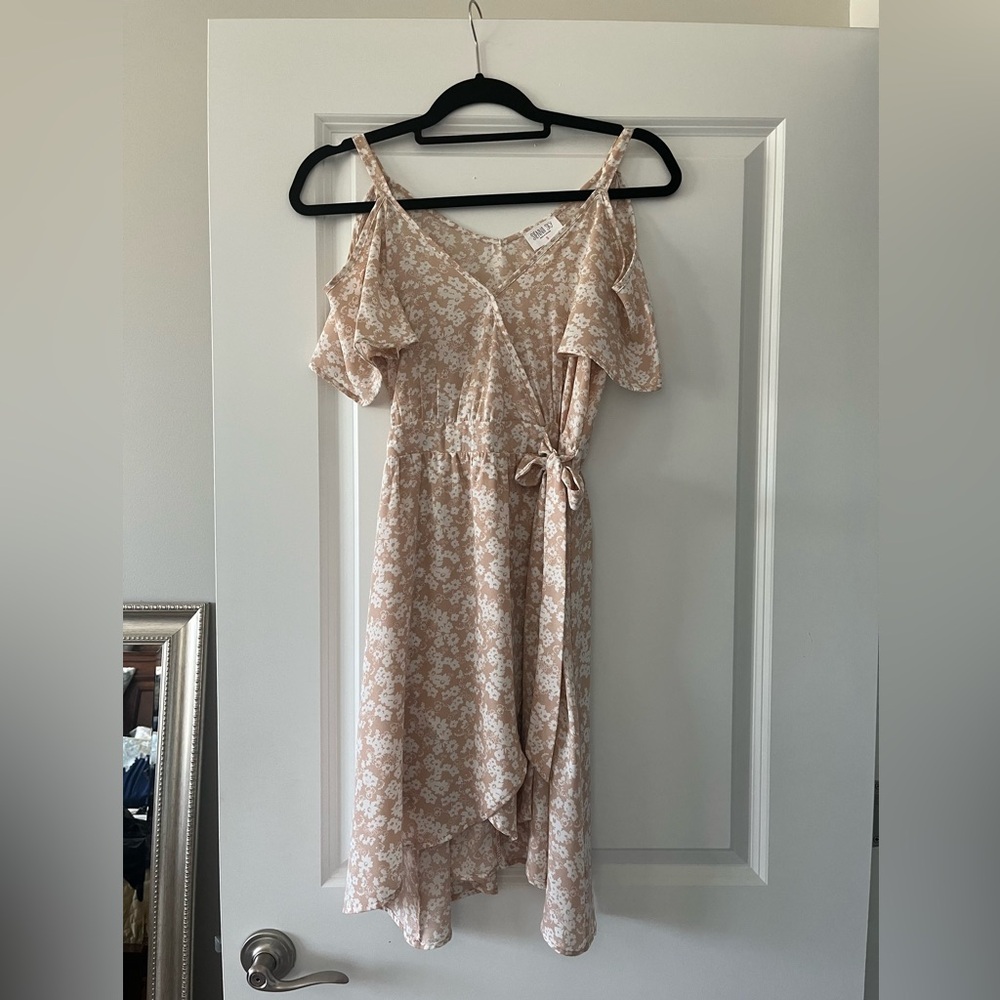 Women’s Summer Dress Size Small with Tie Feature